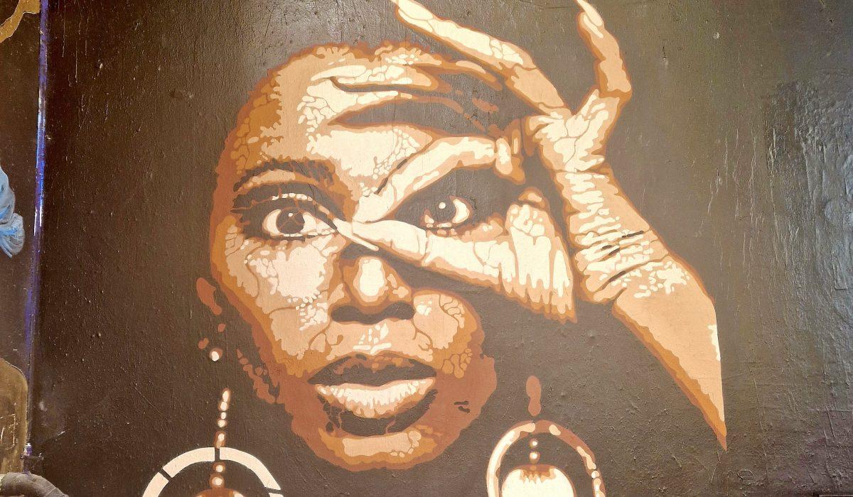 spot-paris-graffiti-femme