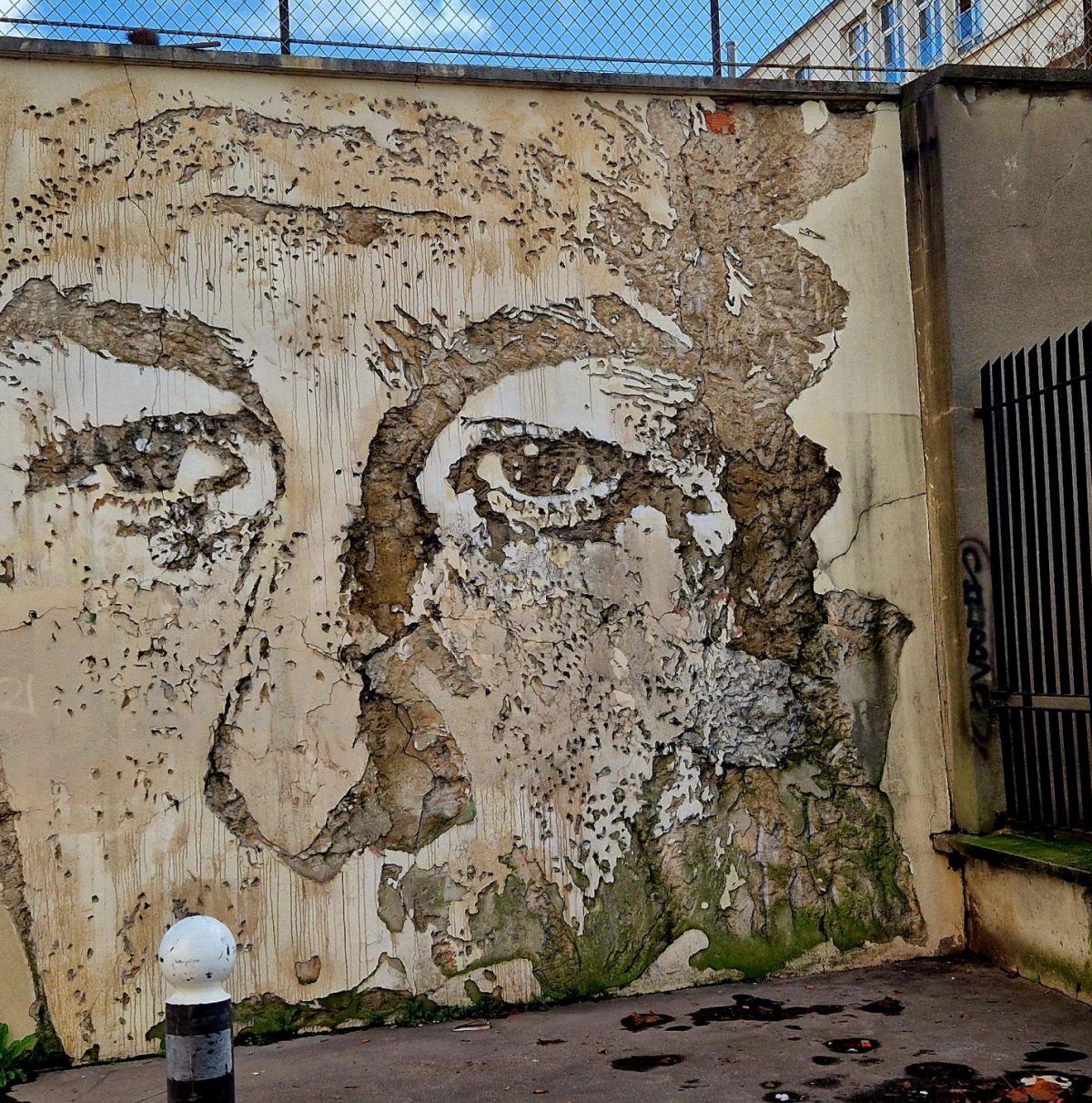 street-art-13eme-Vhils-marteau-piqueur